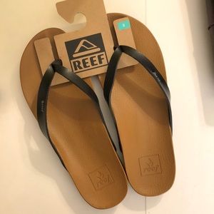 Reef black thong toe sandals camel sole 8 womens